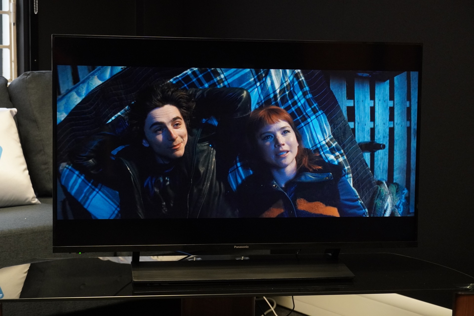 Panasonic TX-40JX850 Review: Good quality, small size TV