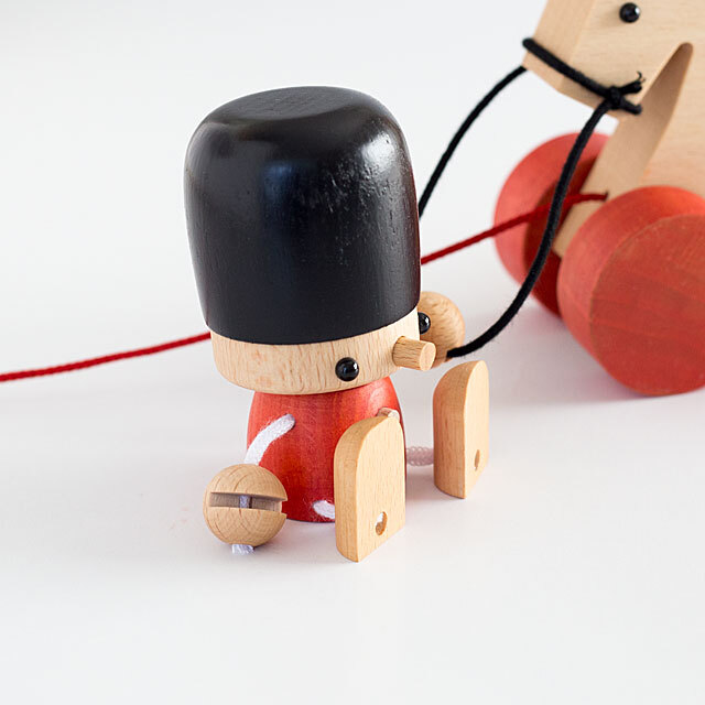 トビー＆ボコ こまむぐの引っ張るおもちゃ｜木のおもちゃ おもちゃの森