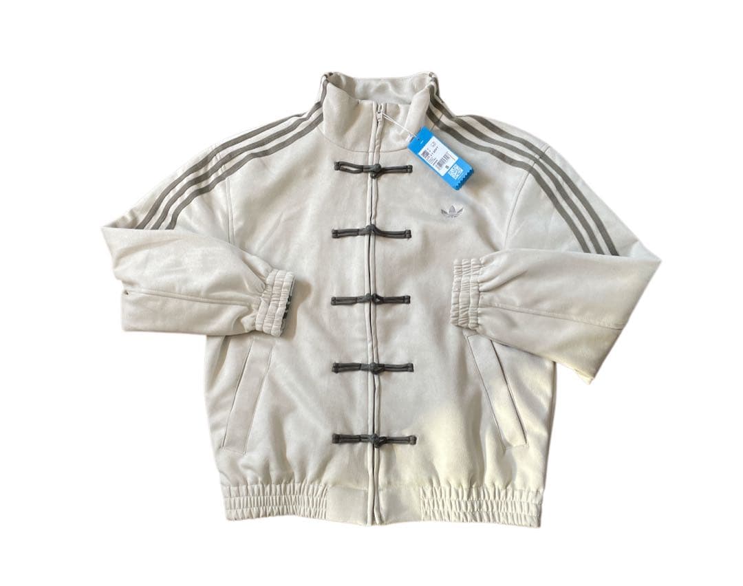 限定お値下げ　adidas ジャージ　チャイナボタン　サイズS 新品タグ付き adidasでチャイナボタンデザインあるんは知ってるよ🫣 でも高い